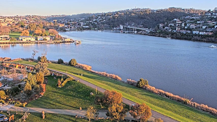 Live camera feed from Tamar Estuary in Launceston, Tasmania