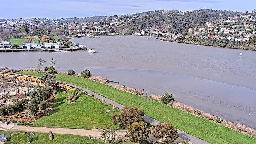 Live camera feed from Tamar Estuary in Launceston, Tasmania
