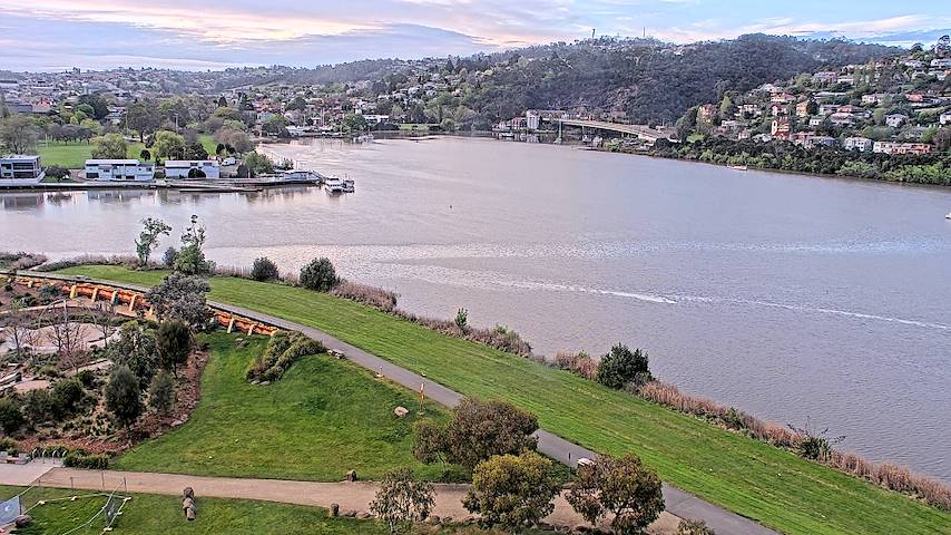 Live camera feed from Tamar Estuary in Launceston, Tasmania