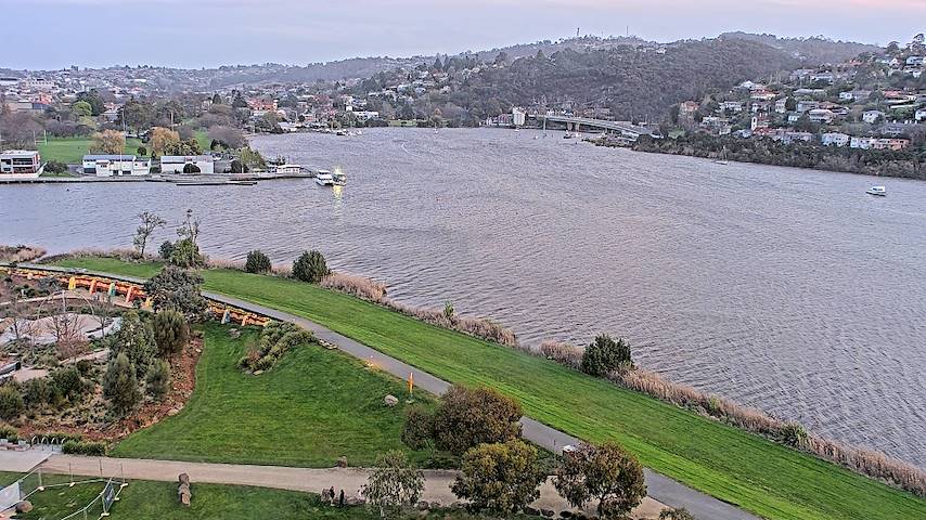 Live camera feed from Tamar Estuary in Launceston, Tasmania