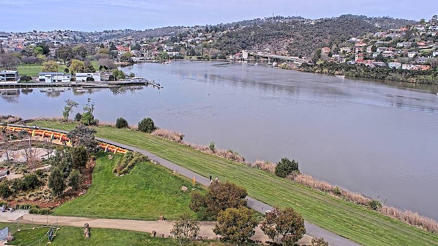 Live camera feed from Tamar Estuary in Launceston, Tasmania