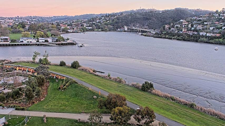 Tiešraides kameras kanāls no Tamar Estuary Launceston, Tasmania
