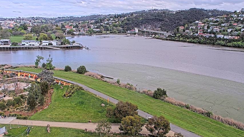 Live camera feed from Tamar Estuary in Launceston, Tasmania