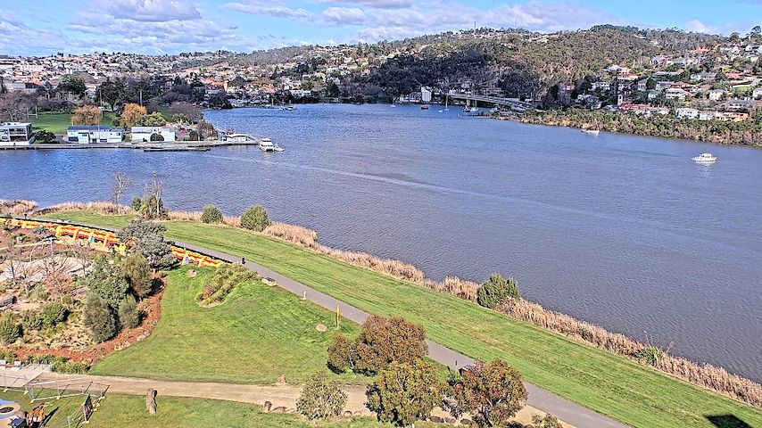 Live camera feed from Tamar Estuary in Launceston, Tasmania