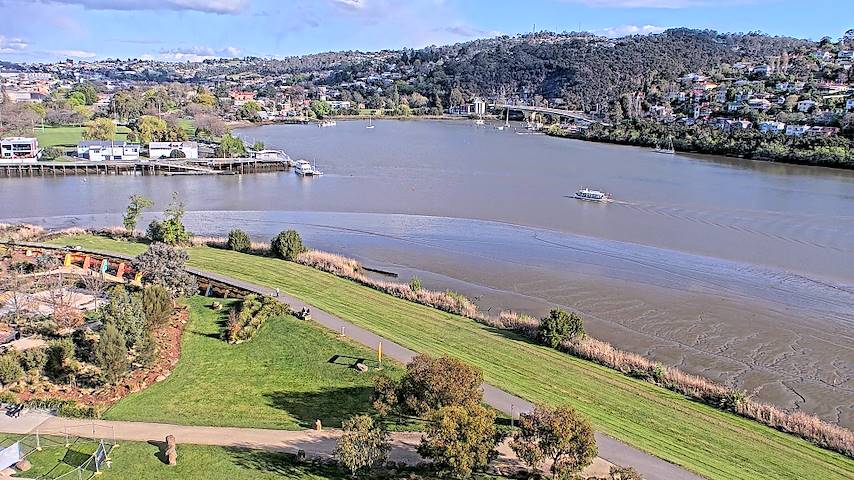 Live camera feed from Tamar Estuary in Launceston, Tasmania