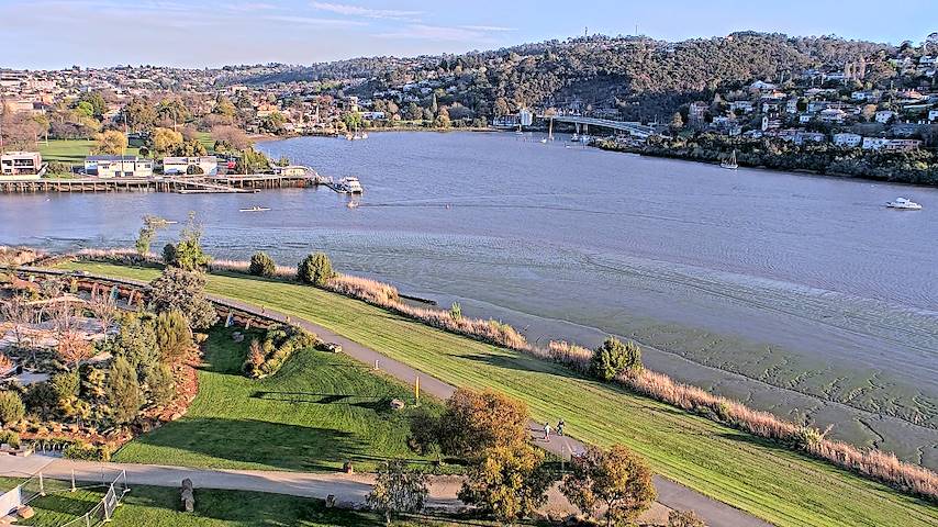 Live camera feed from Tamar Estuary in Launceston, Tasmania