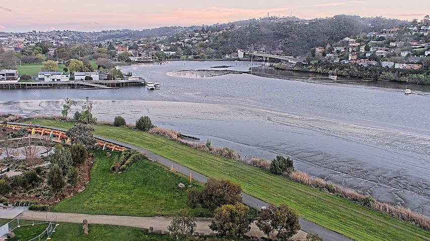 Live camera feed from Tamar Estuary in Launceston, Tasmania