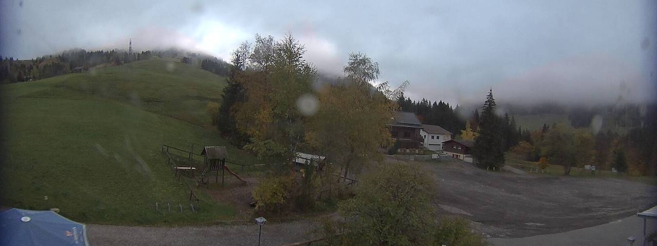 Live camera feed from Bergrestaurant Gfellen, Finsterwald in Finsterwald