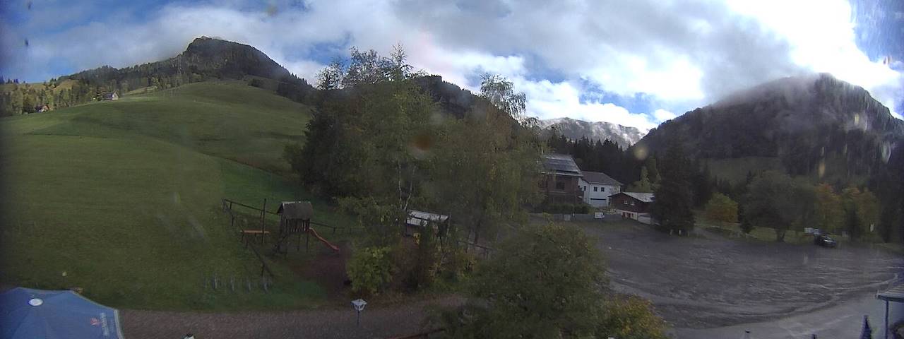 Live camera feed from Bergrestaurant Gfellen, Finsterwald in Finsterwald