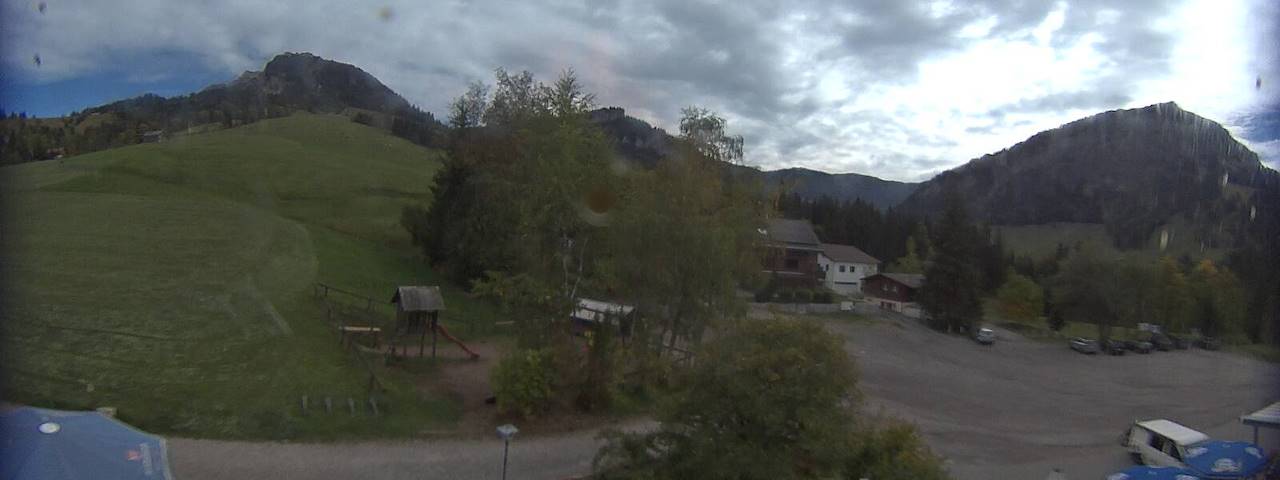 Live camera feed from Bergrestaurant Gfellen, Finsterwald in Finsterwald