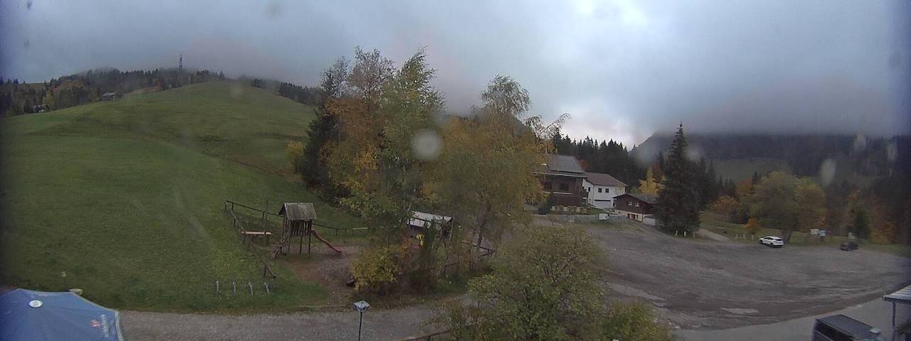 Live camera feed from Bergrestaurant Gfellen, Finsterwald in Finsterwald
