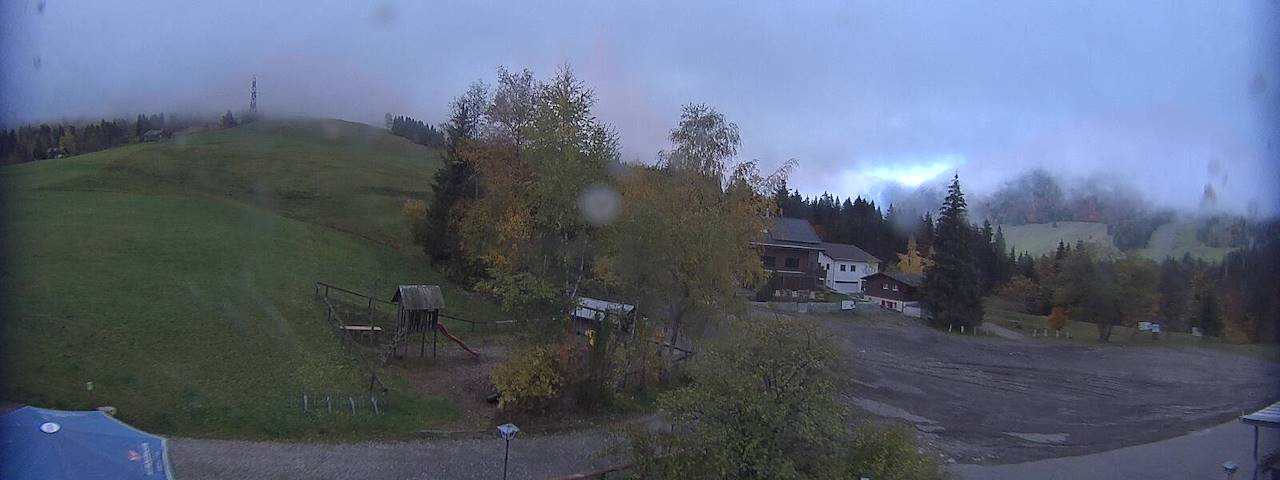 Live camera feed from Bergrestaurant Gfellen, Finsterwald in Finsterwald