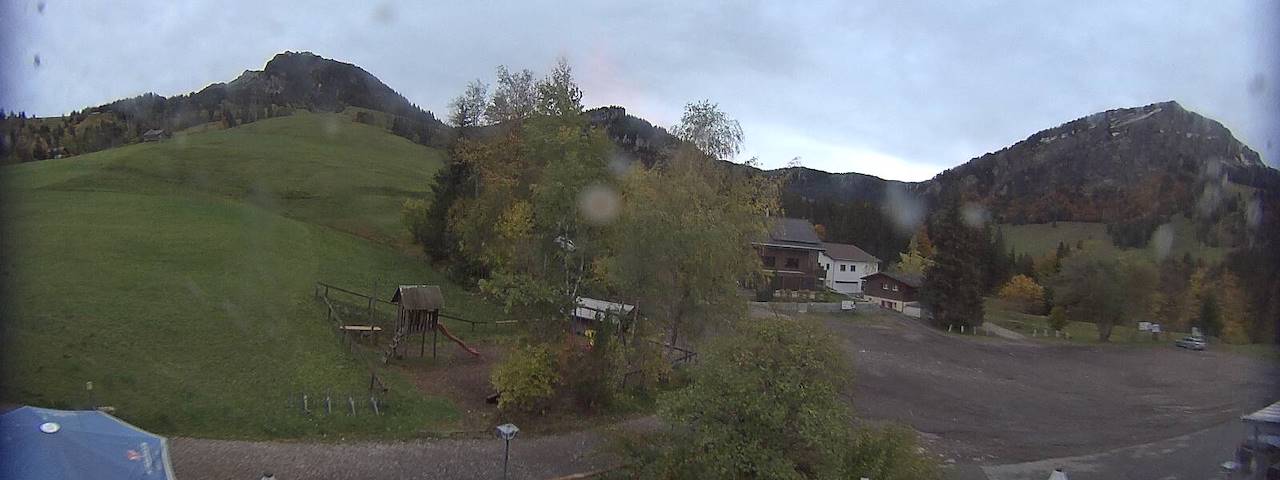 Live camera feed from Bergrestaurant Gfellen, Finsterwald in Finsterwald