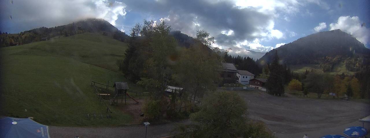Live camera feed from Bergrestaurant Gfellen, Finsterwald in Finsterwald