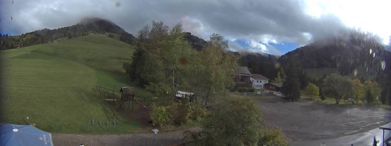 Canal de cameră live de la Bergrestaurant Gfellen, Finsterwald în Finsterwald
