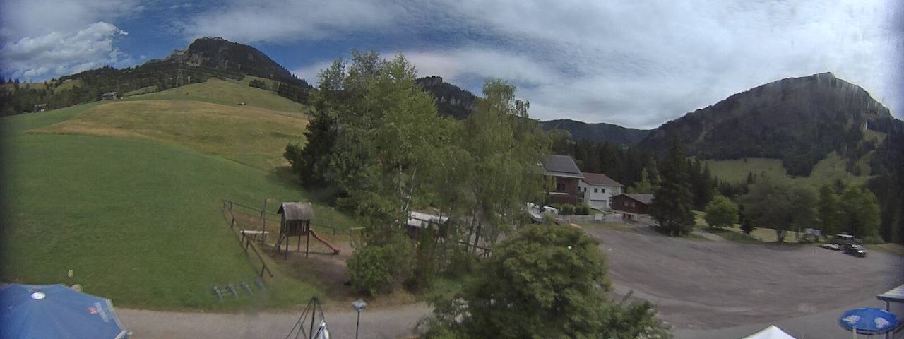 Live camera feed from Bergrestaurant Gfellen, Finsterwald in Finsterwald