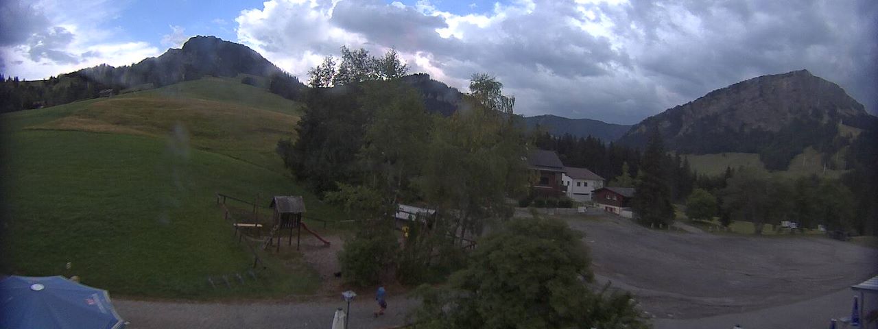 Live camera feed from Bergrestaurant Gfellen, Finsterwald in Finsterwald