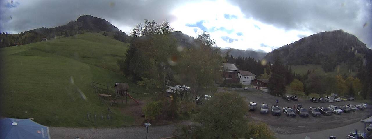 Live camera feed from Bergrestaurant Gfellen, Finsterwald in Finsterwald