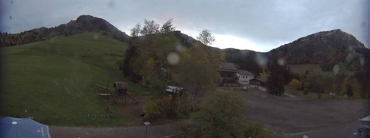 Live camera feed from Bergrestaurant Gfellen, Finsterwald in Finsterwald