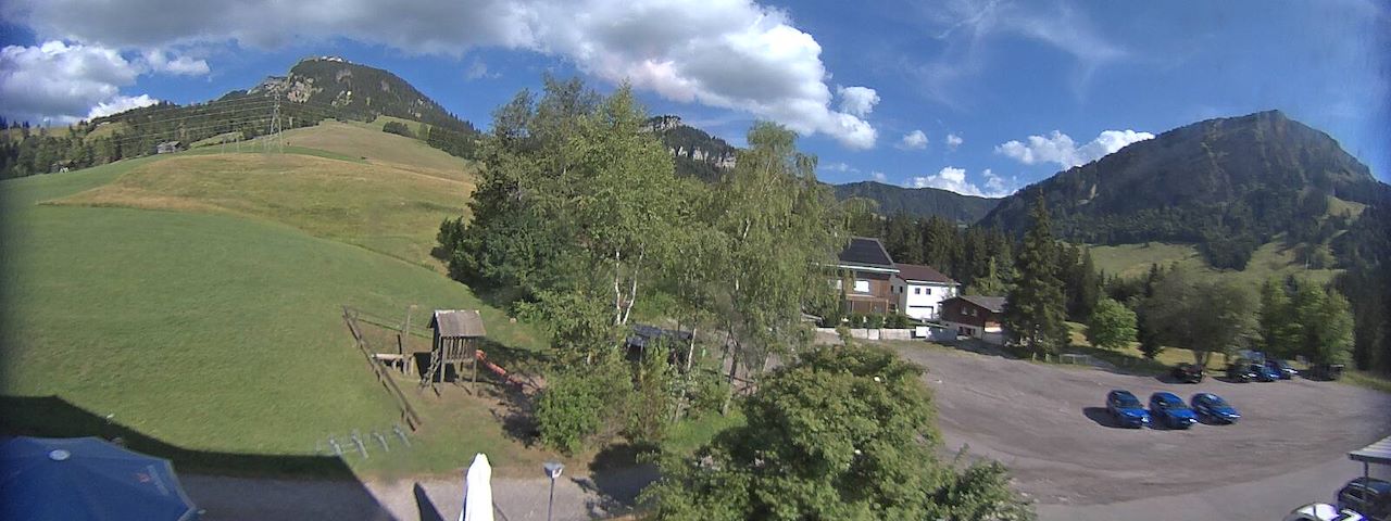 Live camera feed from Bergrestaurant Gfellen, Finsterwald in Finsterwald