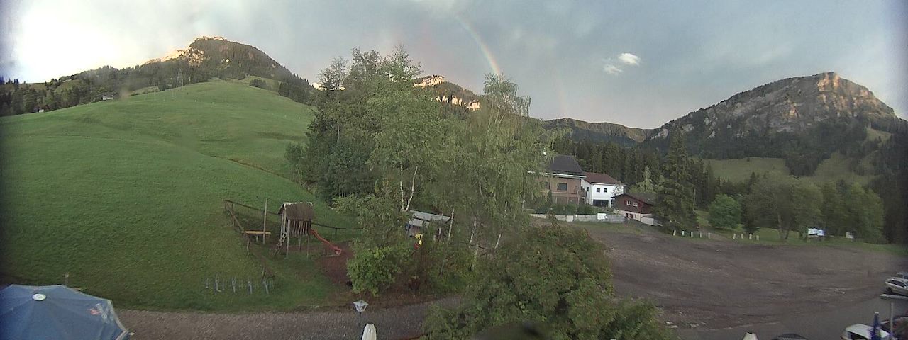 Live camera feed from Bergrestaurant Gfellen, Finsterwald in Finsterwald