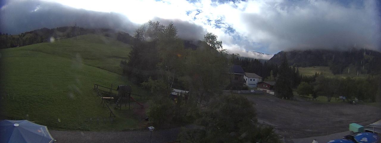 Live camera feed from Bergrestaurant Gfellen, Finsterwald in Finsterwald