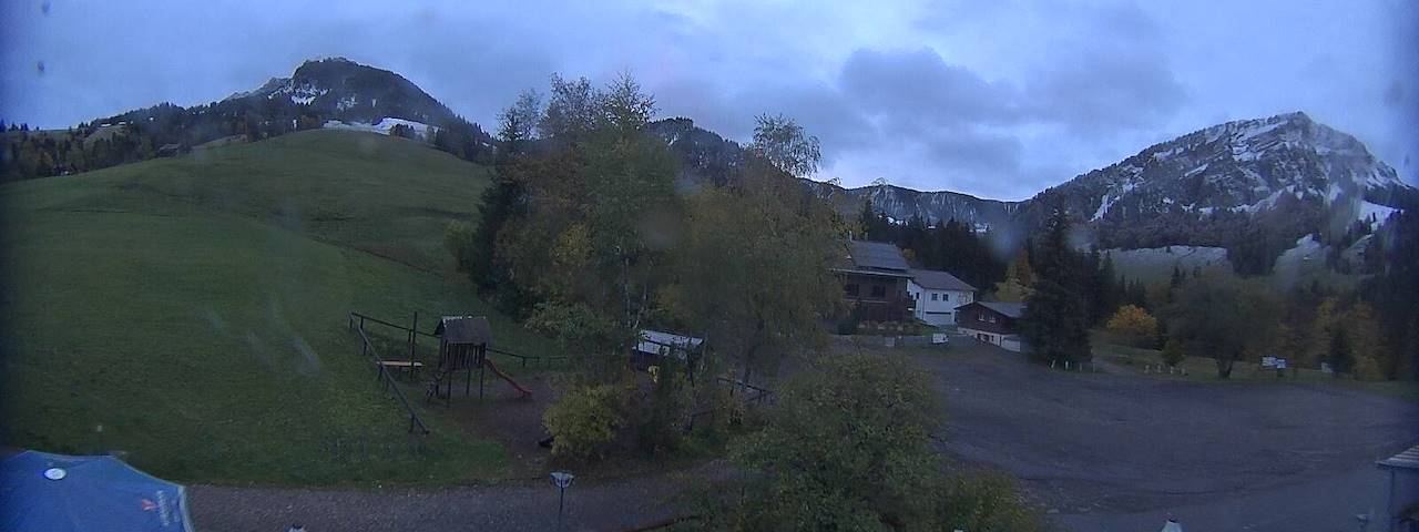 Live camera feed from Bergrestaurant Gfellen, Finsterwald in Finsterwald