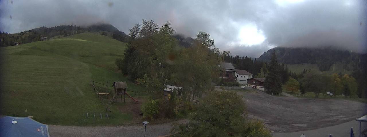 Live camera feed from Bergrestaurant Gfellen, Finsterwald in Finsterwald